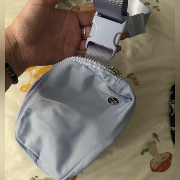 Lululemon belt bag limited edition color - Picture 8 of 8
